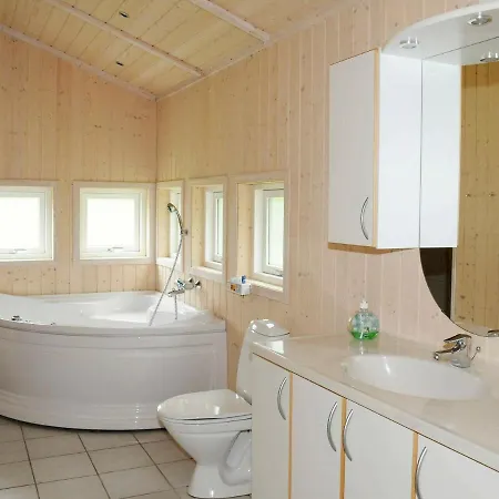 Three-bedroom In 17 Oksbøl