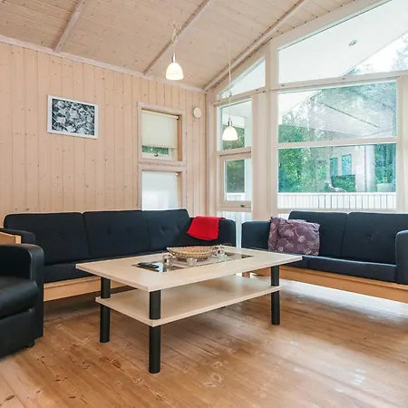 6 Person In Oksbol-by Traum